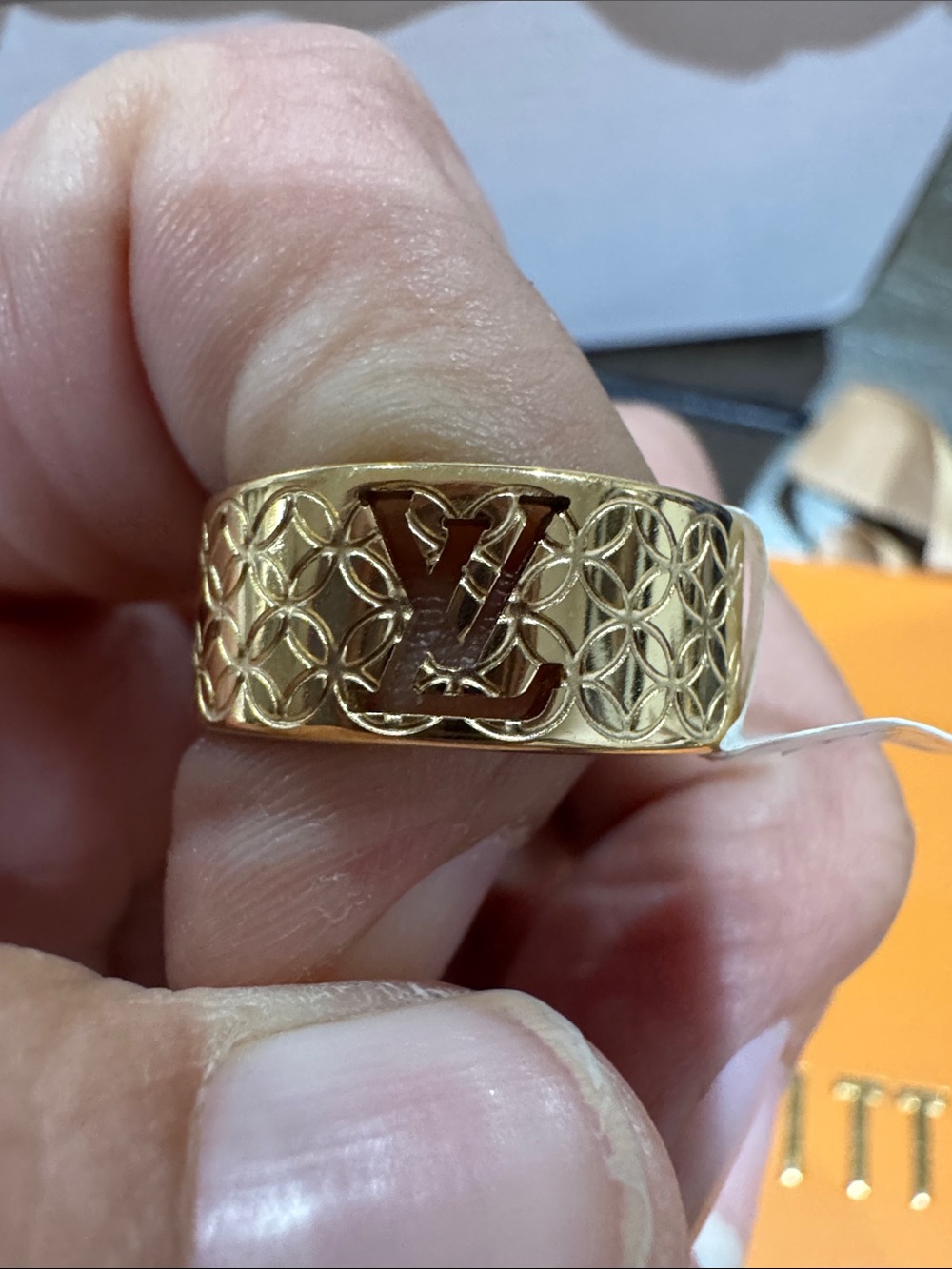 L Monogram Pattern Ring - Picture 3 of 5